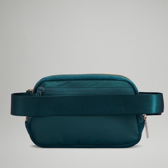Lululemon Everywhere Belt Bag Velour Green Jasper/Gold 1L - Picture 3 of 5